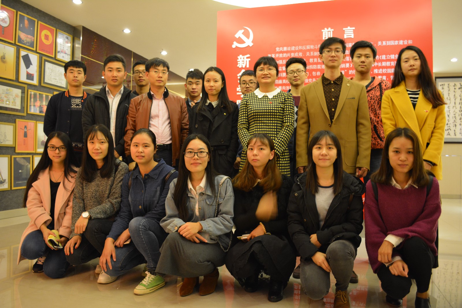 7  师生党员参观罗坊会议纪念馆.JPG